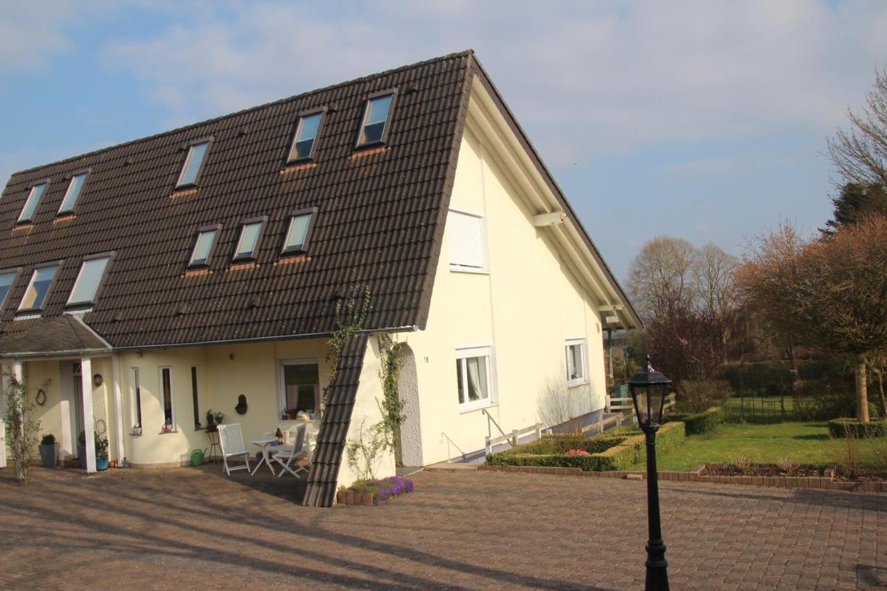 Ferienwohnung Nett ブランケンハイム エクステリア 写真